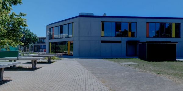 Aussenanlagen der Pestalozzi Gesamtschule Graben-Neudorf